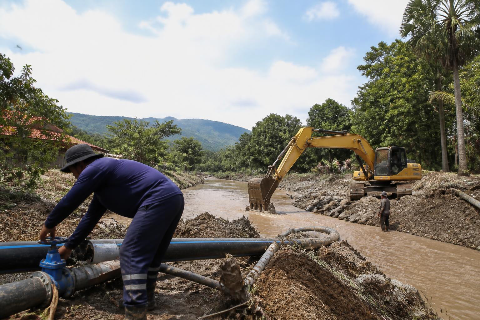 Tanggap Darurat Banjir Parimo Diperpanjang, Perbaikan Air Bersih dan Sungai Dikebut