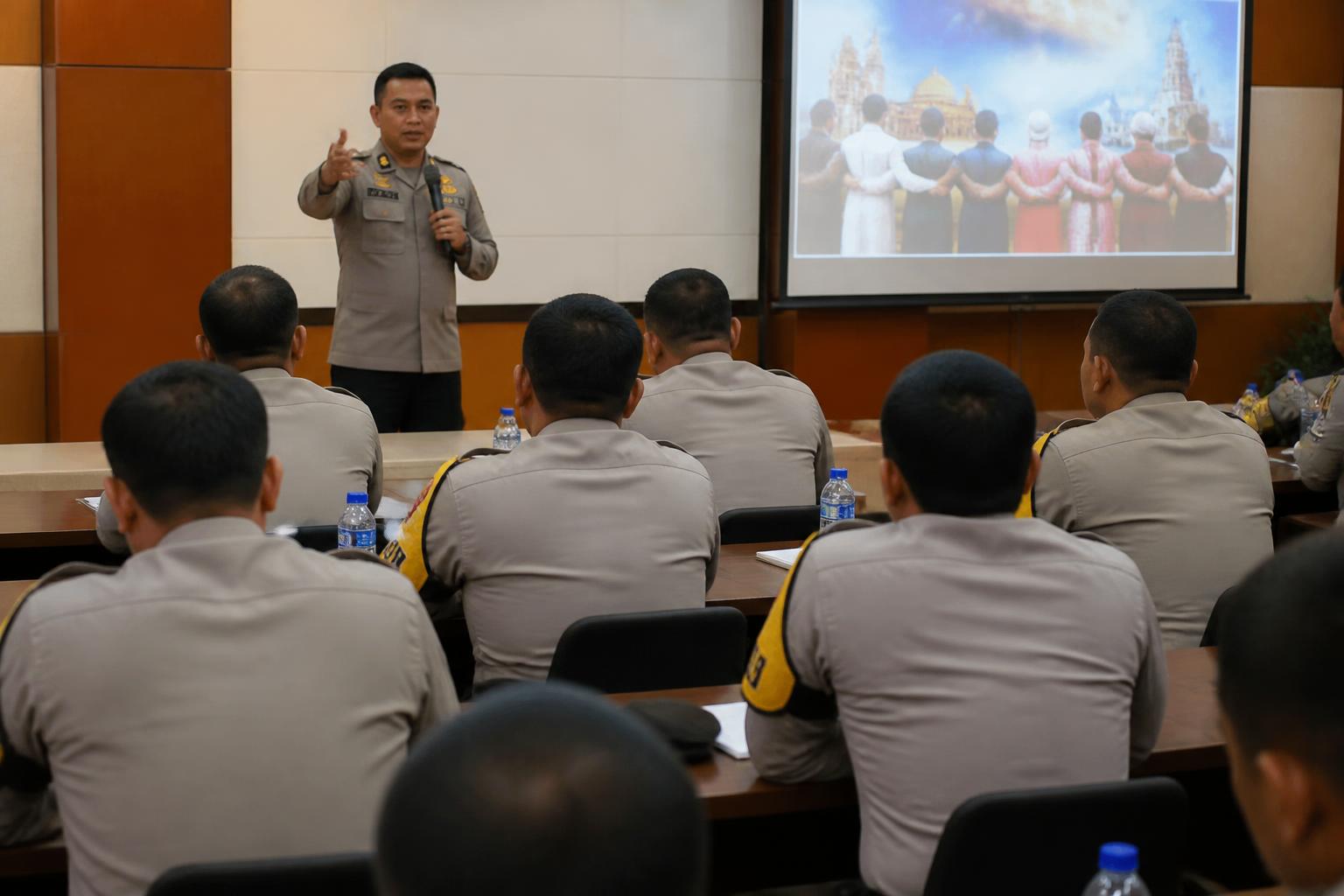 Polda Sulteng Bekali Bhabinkamtibmas Parigi Moutong dengan Moderasi Beragama