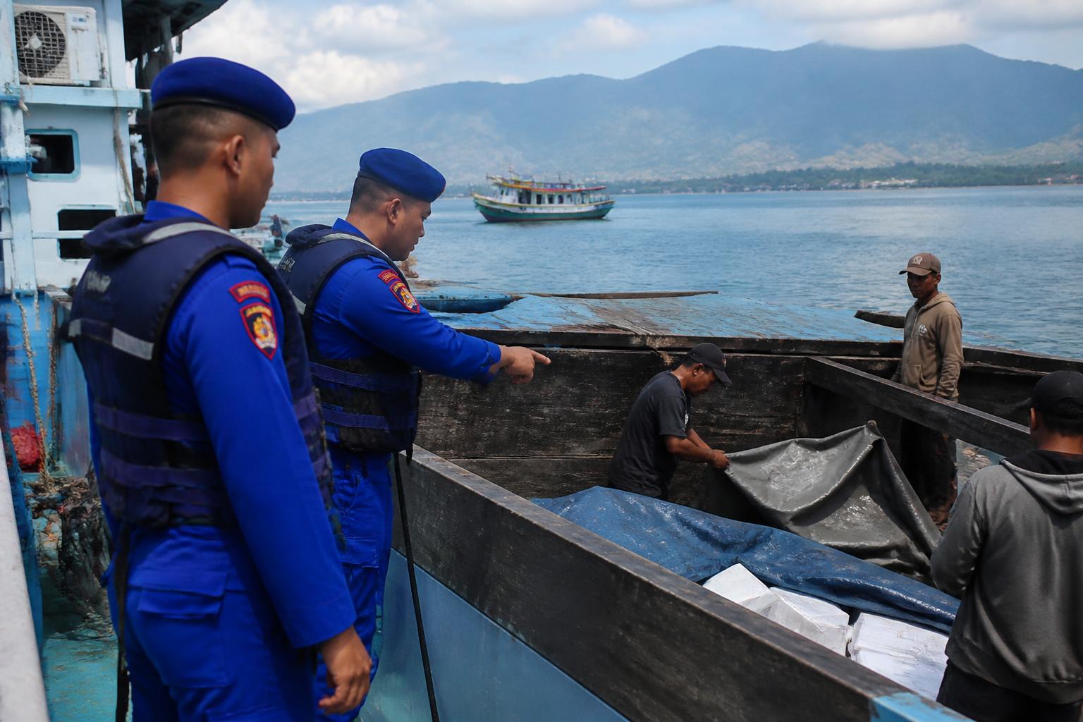 Jalur Logistik Teluk Palu Diperketat, Polisi Periksa Kapal Barang Menuju Wani