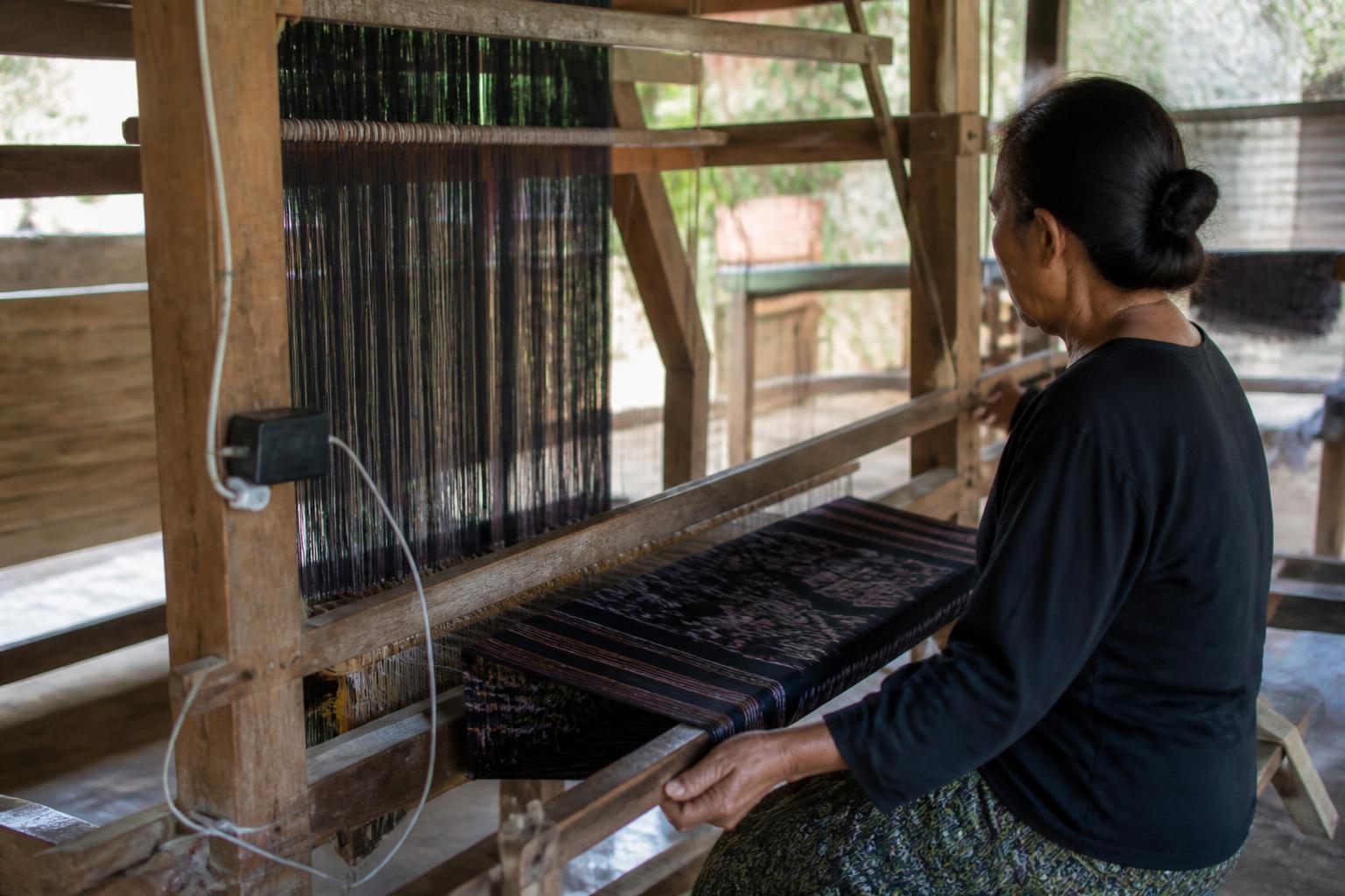 Teknologi Sensor Bantu Penenun Limboro Jaga Ketepatan Motif Tenun Donggala