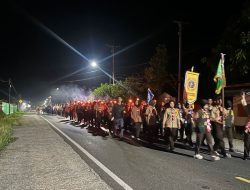 Aparat Polsek Ampana Kota Siaga Penuh Amankan Rute Pawai Obor Pramuka Touna